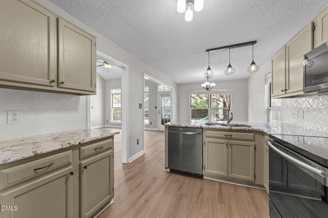 717 Starkland Way, Holly Springs, NC 27540