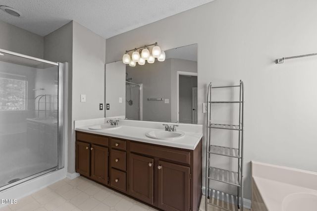 717 Starkland Way, Holly Springs, NC 27540