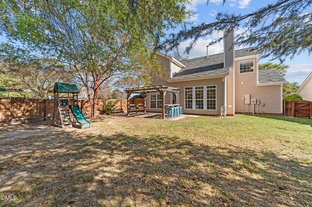 717 Starkland Way, Holly Springs, NC 27540