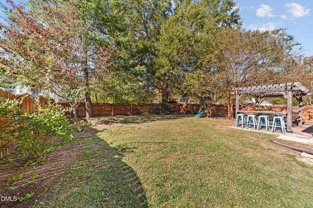 717 Starkland Way, Holly Springs, NC 27540