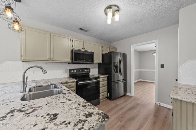 717 Starkland Way, Holly Springs, NC 27540