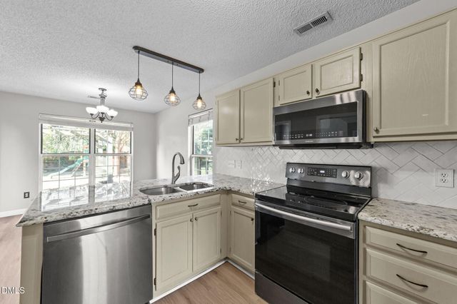 717 Starkland Way, Holly Springs, NC 27540