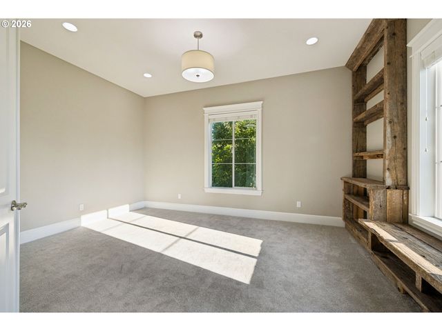 15373 Sw SUNSET Blvd, Sherwood, OR 97140