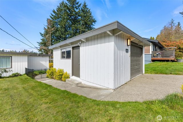 3118 Deer Island Drive E, Lake Tapps, WA 98391