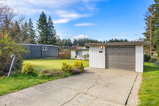 3118 Deer Island Drive E, Lake Tapps, WA 98391