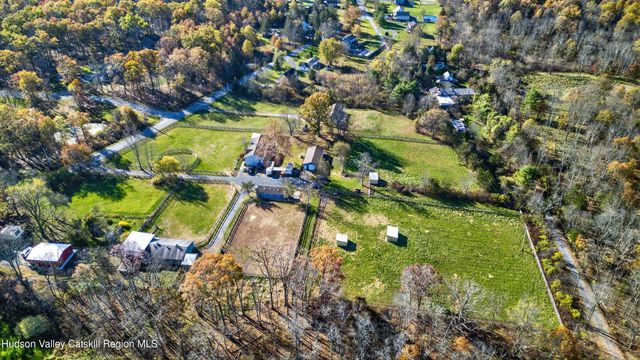 99 Dusinberre Road, Gardiner, NY 12525