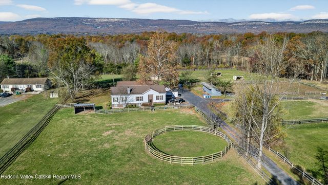 99 Dusinberre Road, Gardiner, NY 12525