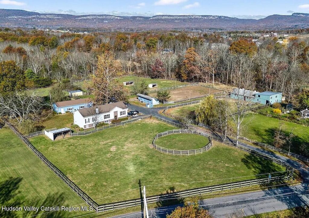 99 Dusinberre Road, Gardiner, NY 12525
