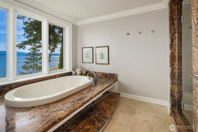 5608 Tara Drive, Freeland, WA 98249