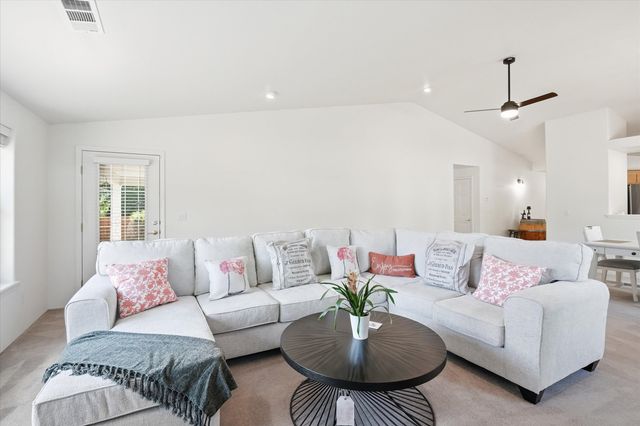 96 Mountain View Drive, Phoenix, OR 97535
