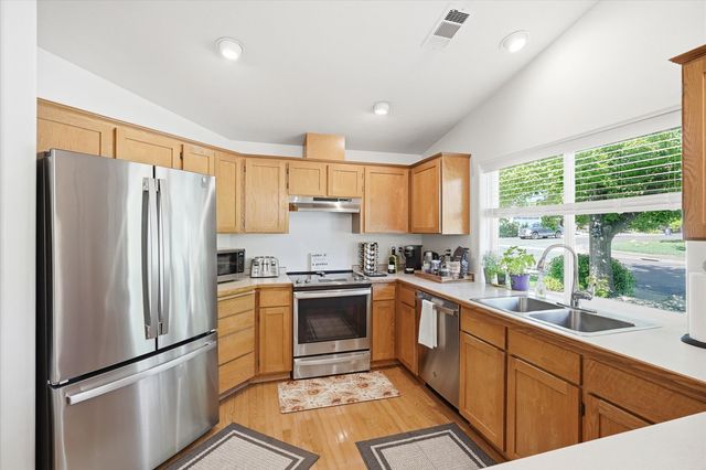 96 Mountain View Drive, Phoenix, OR 97535