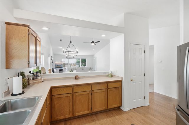 96 Mountain View Drive, Phoenix, OR 97535