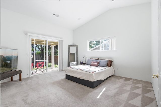 96 Mountain View Drive, Phoenix, OR 97535