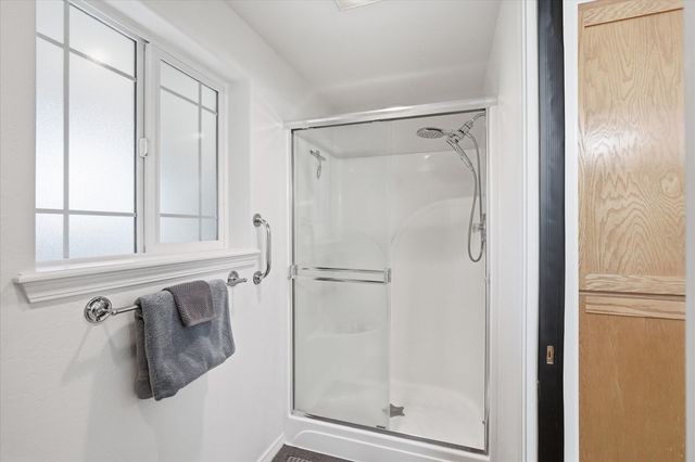 96 Mountain View Drive, Phoenix, OR 97535