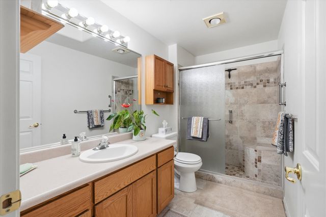 96 Mountain View Drive, Phoenix, OR 97535