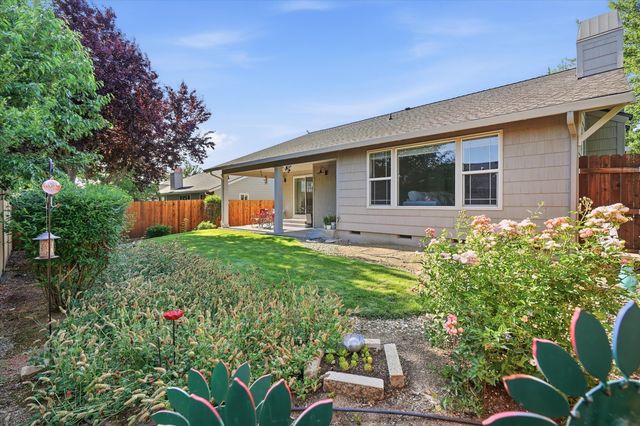 96 Mountain View Drive, Phoenix, OR 97535
