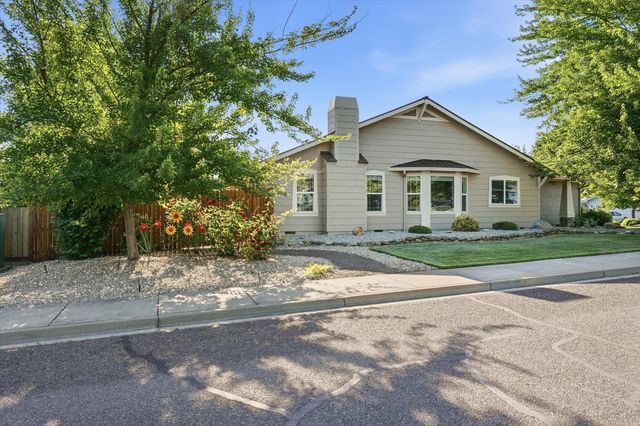 96 Mountain View Drive, Phoenix, OR 97535