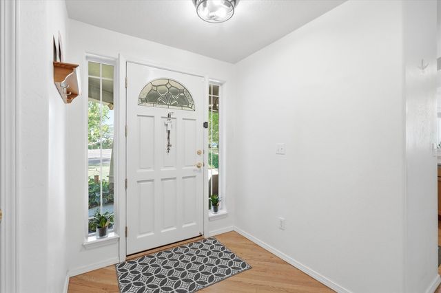 96 Mountain View Drive, Phoenix, OR 97535