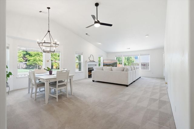96 Mountain View Drive, Phoenix, OR 97535