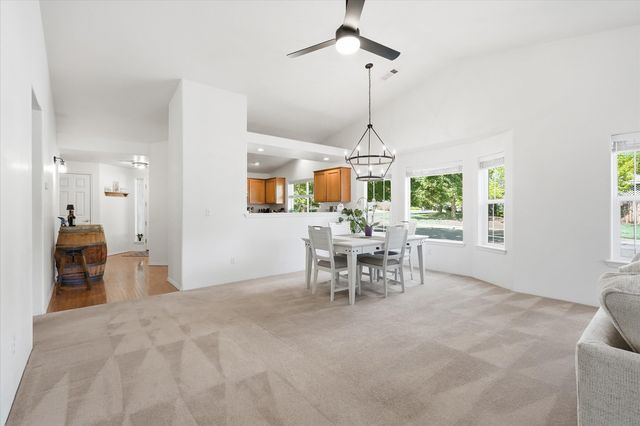 96 Mountain View Drive, Phoenix, OR 97535