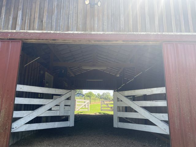 326 Sherman Rd, Charlotte, TN 37036