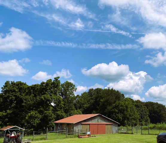 326 Sherman Rd, Charlotte, TN 37036