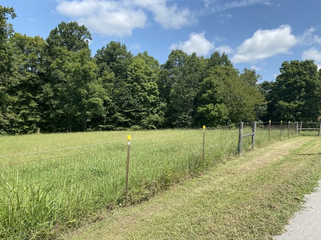 326 Sherman Rd, Charlotte, TN 37036