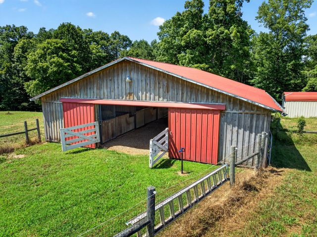 326 Sherman Rd, Charlotte, TN 37036