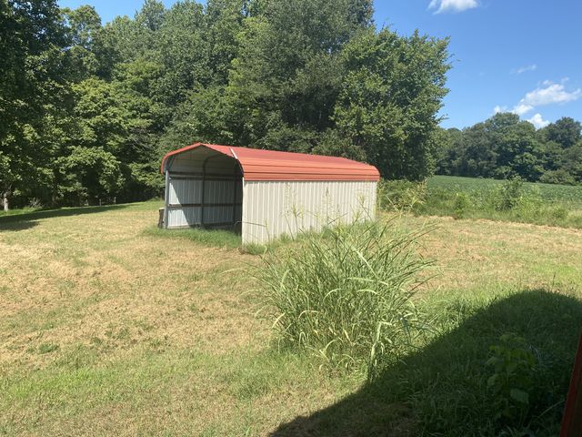 326 Sherman Rd, Charlotte, TN 37036