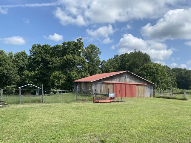 326 Sherman Rd, Charlotte, TN 37036