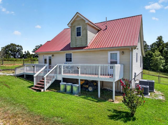 326 Sherman Rd, Charlotte, TN 37036