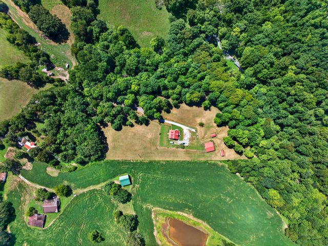 326 Sherman Rd, Charlotte, TN 37036
