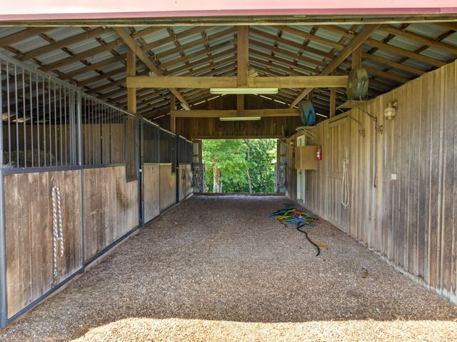 326 Sherman Rd, Charlotte, TN 37036