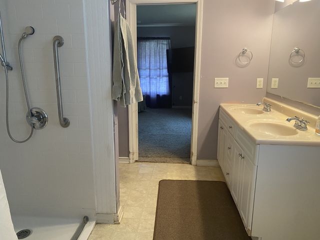 326 Sherman Rd, Charlotte, TN 37036