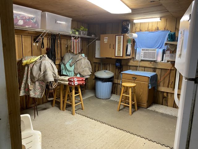 326 Sherman Rd, Charlotte, TN 37036