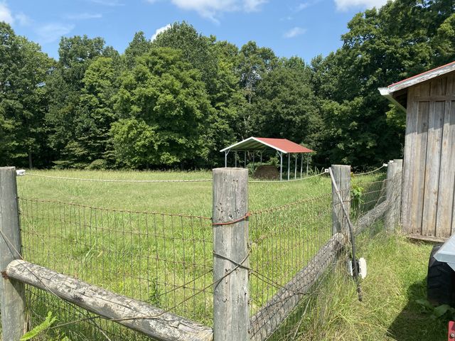 326 Sherman Rd, Charlotte, TN 37036