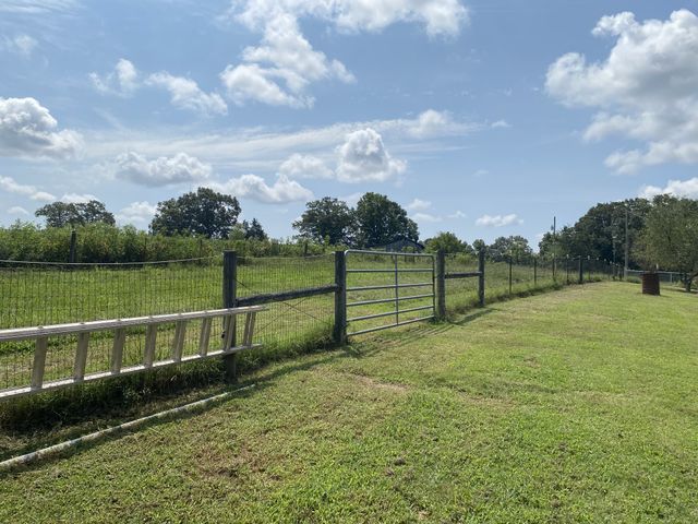 326 Sherman Rd, Charlotte, TN 37036