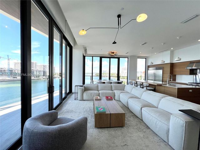 3581 E Glencoe St 601, Miami, FL 33133