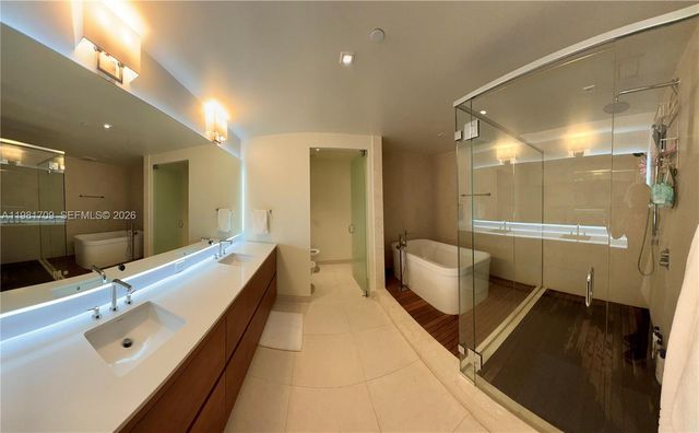 3581 E Glencoe St 601, Miami, FL 33133