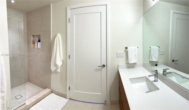 3581 E Glencoe St 601, Miami, FL 33133