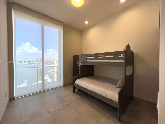 3581 E Glencoe St 601, Miami, FL 33133