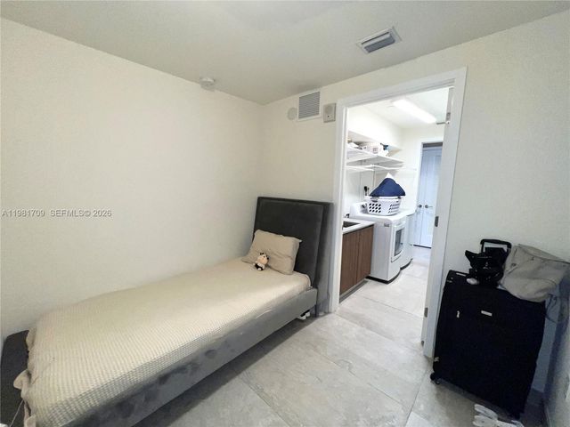 3581 E Glencoe St 601, Miami, FL 33133