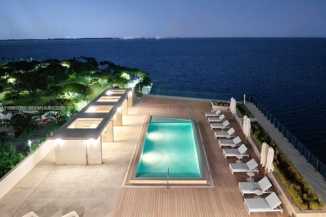 3581 E Glencoe St 601, Miami, FL 33133