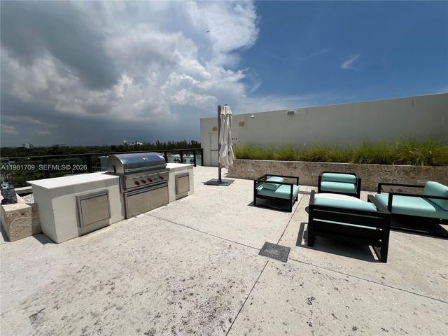3581 E Glencoe St 601, Miami, FL 33133