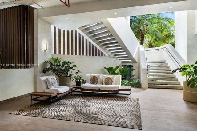 3581 E Glencoe St 601, Miami, FL 33133