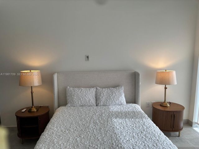 3581 E Glencoe St 601, Miami, FL 33133