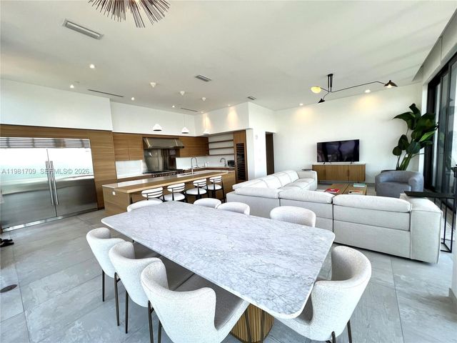 3581 E Glencoe St 601, Miami, FL 33133