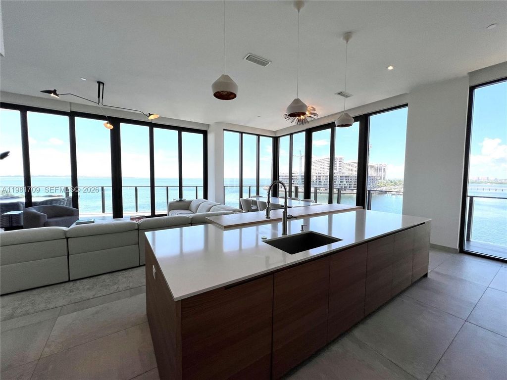 3581 E Glencoe St 601, Miami, FL 33133