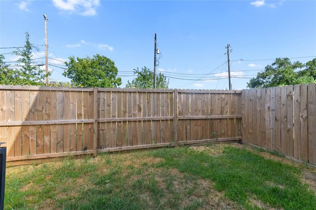 7225 Kassarine Pass A, Houston, TX 77033