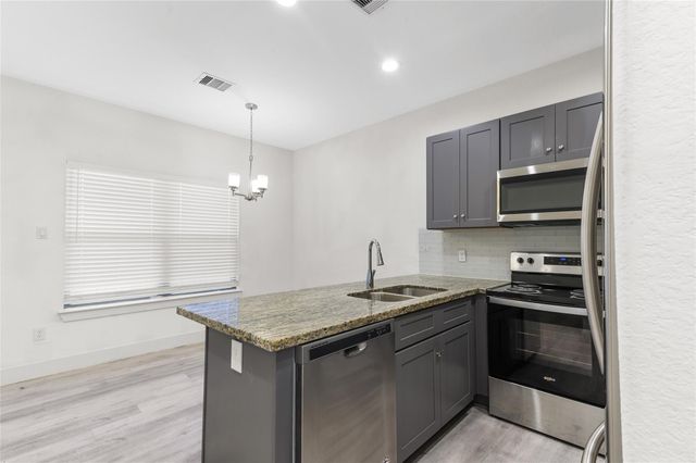 7225 Kassarine Pass A, Houston, TX 77033